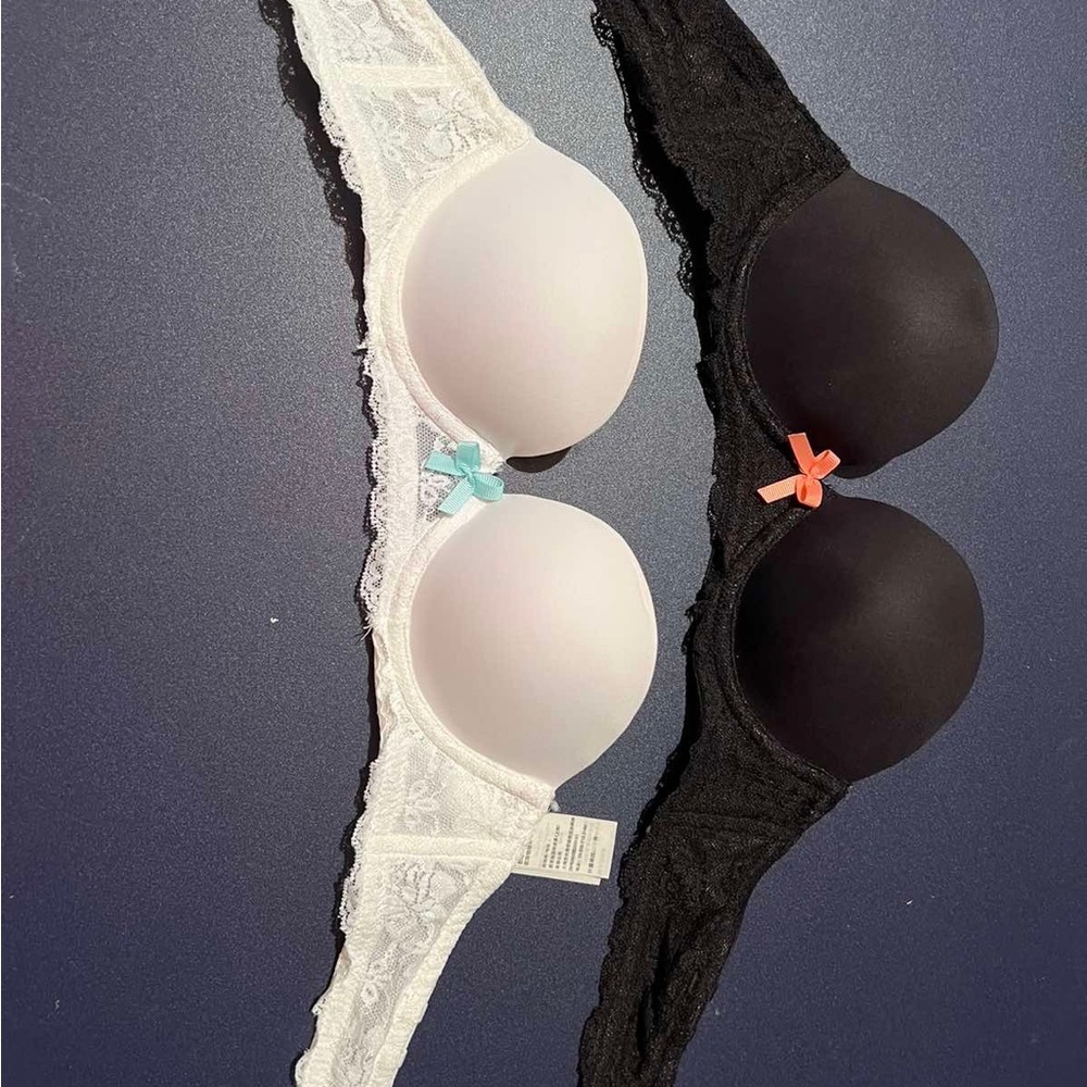 2 set of gilly hicks (Hollister) push up bras.